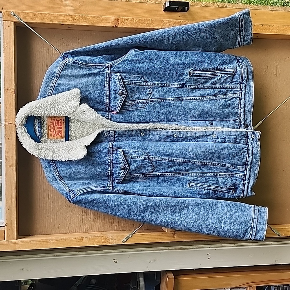 Sherpa lined Levis jean jacket